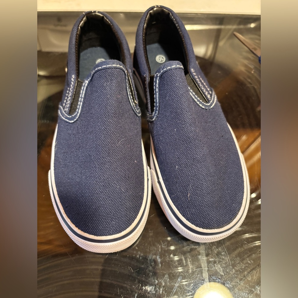 Amazon Essentials Kids Blue Slip-On Sneakers